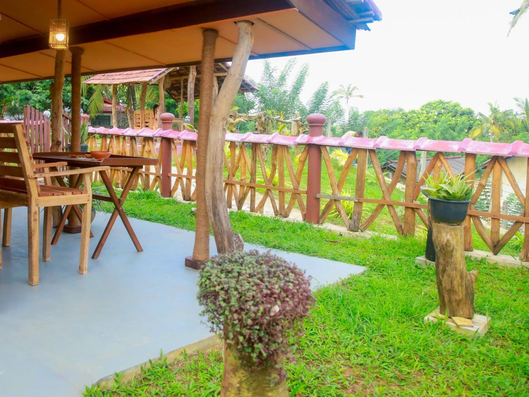 Blue Ocean Tree House Hiriketiya Villa Zuid-Dikwella Buitenkant foto